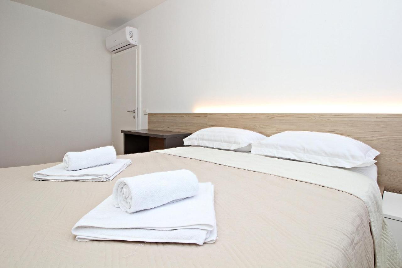 Blue Lagoon Apartments Zara Esterno foto